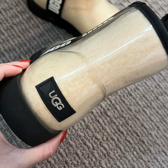 waterproof UGG Boots - Picture 4 of 4